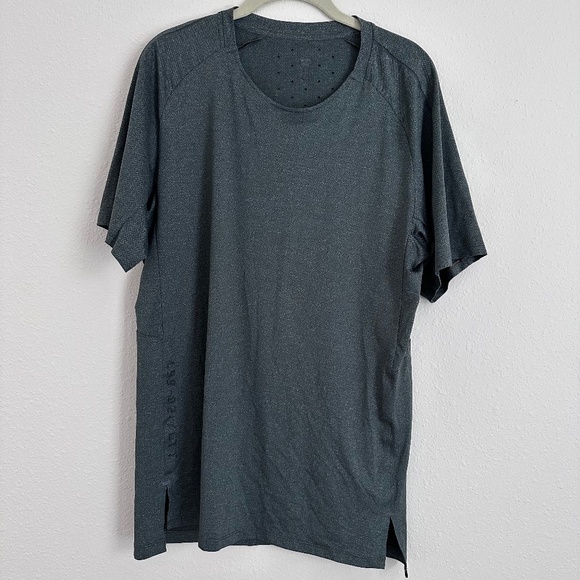 lululemon athletica Other - Lululemon Textured Training Short Sleeve Men's Shirt, Sz Large